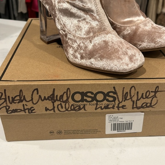 EUC ASOS US SIZE 5. Crushed velvet stretch booty w/ clear lucite heel, Blush - Picture 4 of 9